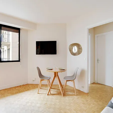 Apartment Haven Of Peace With Balcony Near Etoile Porte Maillot Paris